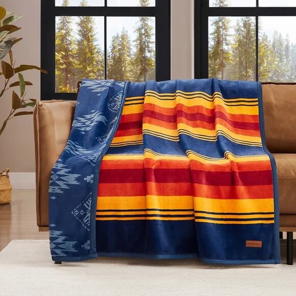 Pendleton Reversible Plush Throw Grand Canyon - Picture 1 of 7